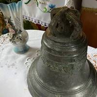 Викопали на городі: двоє підлітків на Тернопільщині знайшли церковний дзвін 18 століття
