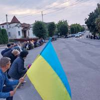 Жителі Борщева навколішки зустріли загиблого Героя Миколу Якубовського