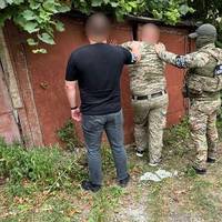 «Волонтер» з Тернопільщини продавав гуманітарні авто військовим