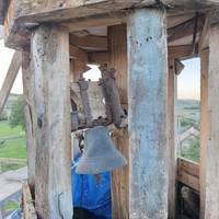 На Чортківщині під час перекриття даху на старій дерев’яній церкві виявили унікальну знахідку