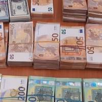 Майже 400 тис. готівкою у валізі: польські митники затримали українку з рекордною сумою