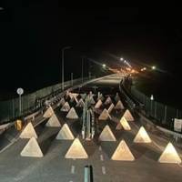 У Литві на мосту в Калінінградську область встановили “зуби дракона”