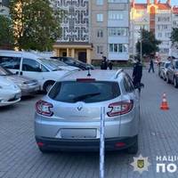 Збили людину у дворі на Курбаса: потерпілого доправили до лікарні