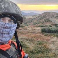 Тернополянин підкорює Карпати в амуніції, щоб зібрати кошти для ЗСУ