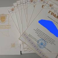 У Підгайцях голова громади з’ясовує, за що обласна рада нагородила вчителів