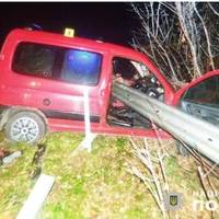 На Чортківщині водій Citroen потрапив до реанімації після зіткнення з відбійником