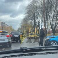 ДТП на вулиці Злуки: рух сильно ускладнений