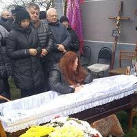 Поховали тернополянина, який загинув через влучання дрона в будинок