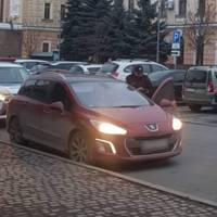У Тернополі водійка забула, де припаркувалась і викликала поліцію, бо подумала, що викрали авто