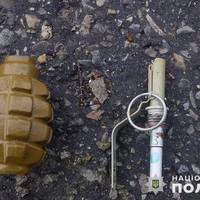 В Борщеві у 24-річного чоловіка виявили бойову гранату
