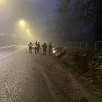 Автівка злетіла у кювет в Дарахові. Постраждала дитина