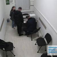 Тернопільського стоматолога, у якого під час операції помер хлопчик, відсторонили від посади