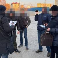 У Тернополі митник вимагав по 100 доларів за кожне розмитнене авто