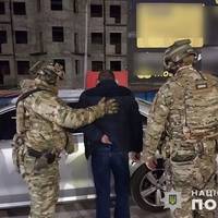 У Тернополі затримали зловмисника, який напав на жінку та відібрав у неї ₴80 тисяч