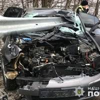 Тернопільщина: Навчальне авто врізалося у відбійник, водій зник (ФОТО)