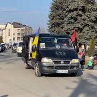 В Озерній навколішки зустріли захисника, який майже 2 роки був безвісти зниклим