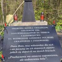 У Польщі на могилі воїнів УПА встановили нову пам'ятну дошку, де їх назвали «терористами»