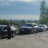 Чергують патрульні: у Тернополі біля 28 та 29 школи поліцейські почали попереджати водіїв щодо заборони проїзду (відео)
