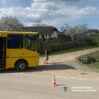 У Тернополі маршрутка зіткнулася зі скутеристом