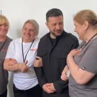 Аж розплакалися: Зеленський у парламенті Чехії зробив фото з українками прибиральницями