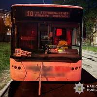 У Тернополі жінка травмувалася в тролейбусі: що сталося