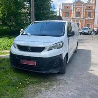 У двох школярок врізалась водійка Peugeot у Кременці