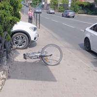 У Тернополі водійка BMW збила велосипедистку