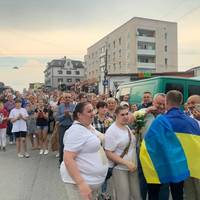 Почаїв радісно зустрів Героя Петра Трофимлюка, який два роки провів у російському полоні