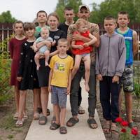 З вогню та в полумʼя. Як боєць «Азову» взяв опіку над вісьмома дітьми