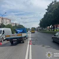 Аварія у Тернополі: під колеса авто потрапив чоловік