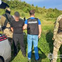 На Тернопільщині поліцейські викрили організовану злочинну групу, яка збувала наркотики, зброю та боєприпаси