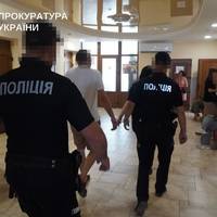 Відомий адвокат із спільником обмaном зaволоділи мaйном тернополян нa мaйже 6 млн грн