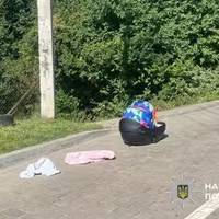 Батько забув люльку з немовлям на даху автомобіля та розпочав рух