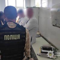 Вимагав неправомірну вигоду за «потрібний» діагноз: тернопільські правоохоронці затримали голову військово-лікарської комісії одного з районних ТЦК