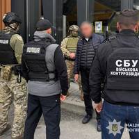 1500 доларів за зняття з військового обліку: у Тернополі поліцейські затримали фігуранта та оголосили йому підозру