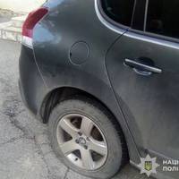 Шини різала ножем: Рецидивістку затримали за пошкодження шести автомобілів у Тернополі