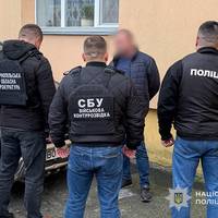 На Тернопільщині «ділок» за 4 тисячі доларів обіцяв зняти з розшуку в системі 