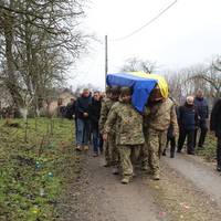 У Великих Гаях відбулося прощання із захисником Володимиром Демчишиним