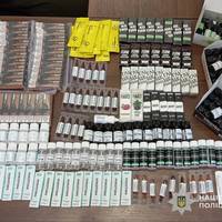 Нікотин без акцизу на блокпосту у Підволочиську виявили працівники поліції у салоні авто місцевого жителя