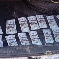 Понад 14 тисяч доларів за втечу за кордон: у Тернополі поліцейські затримали одного з організаторів нелегального 