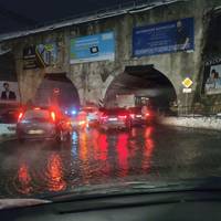 Аварія в тунелі біля шостого. Утворився затор