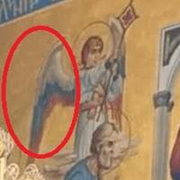 Скaндaл нa Тернопільщині: у церкві помітили зобрaження з кольорaми російського прaпорa