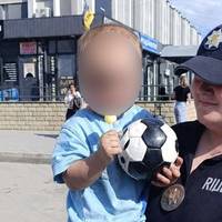 Історією, яка могла закінчитися трагедією: у Бучачі випадкові перехожі помітили на вулиці маленького хлопчика