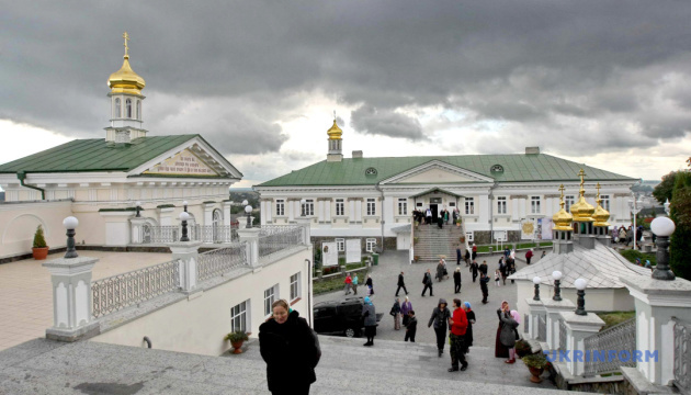 Почаевская Лавра дуб