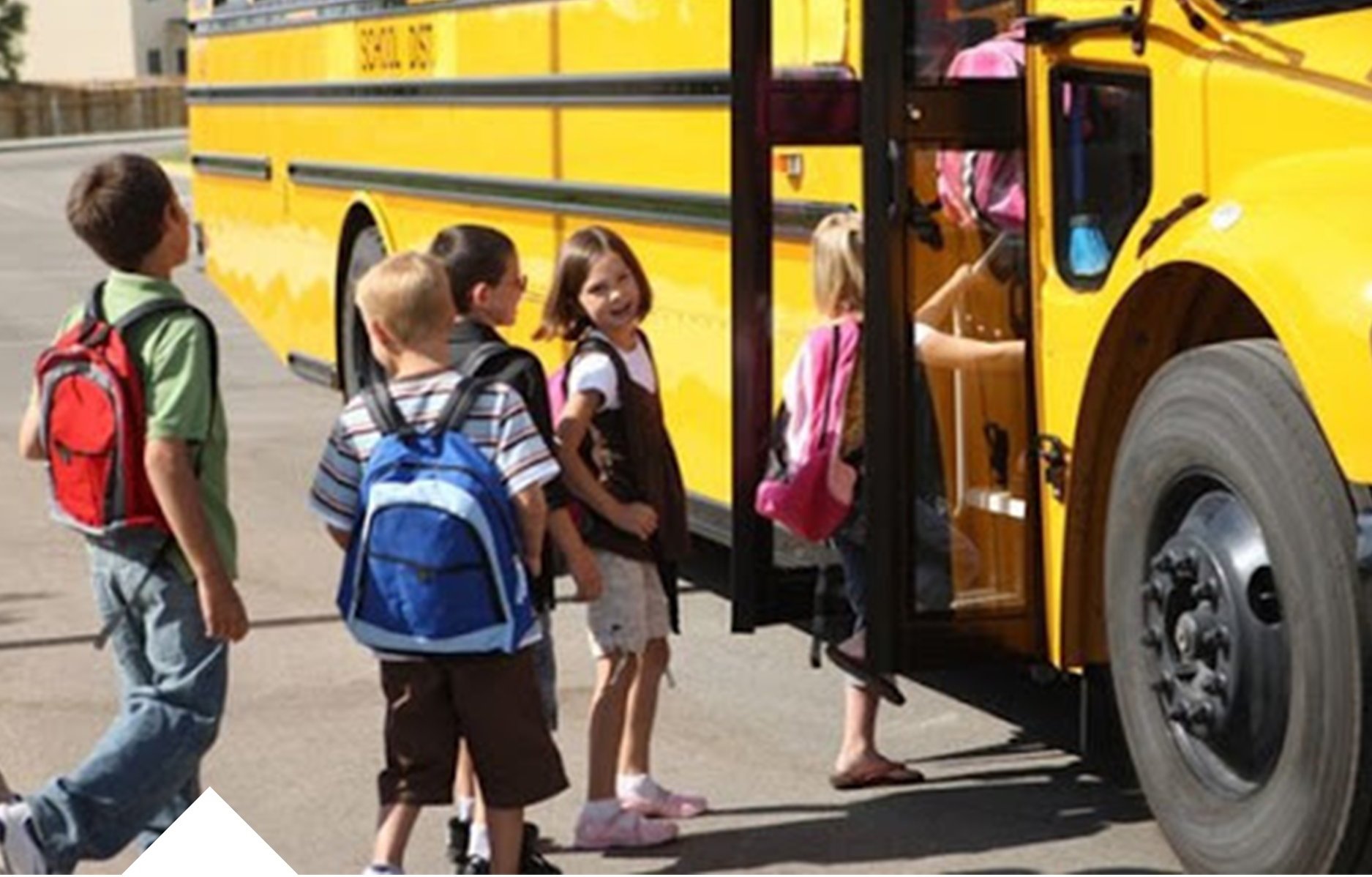 Скидки на автобус детям. Школьный автобус. Автобусные экскурсии в школах. Дети в автобусе на экскурсии. Автобус для детей.